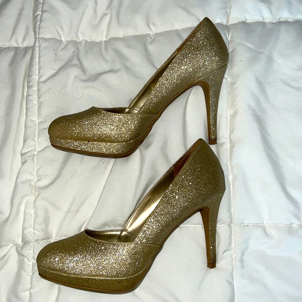 Fioni Gold Metallic Heel - Picture 2 of 4